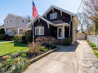 560 Stowe Ave, Baldwin, NY 11510