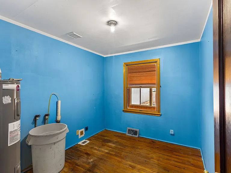 320 Clifford St — Photo 10