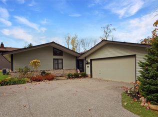 7020 Windward Hills Dr, Brecksville, OH 44141