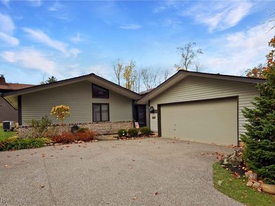 7020 Windward Hills Dr, Brecksville, OH, 44141