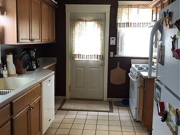 5th image of 1036 W 31st St