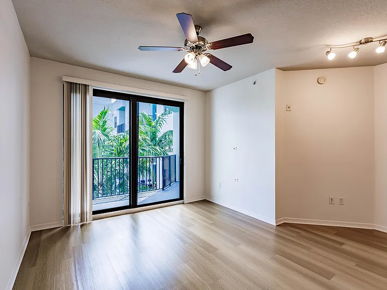 Aviah Flagler Village — Photo 111