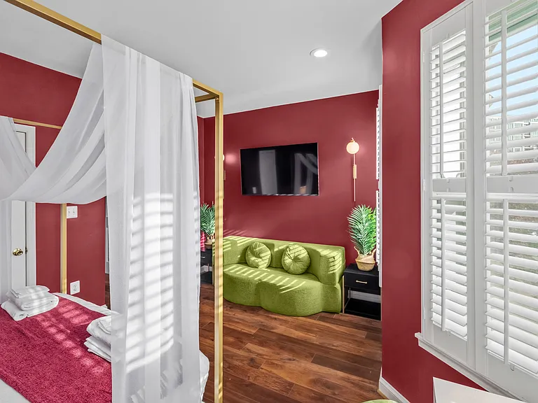 Master Bedroom - TV and sofa