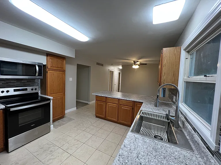 4 Mandalay Dr — Photo 7