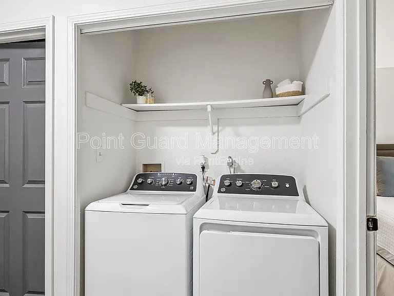 321 W South Ave — Photo 46