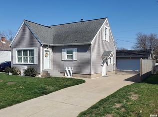 104 N 17th St, Pekin, IL 61554
