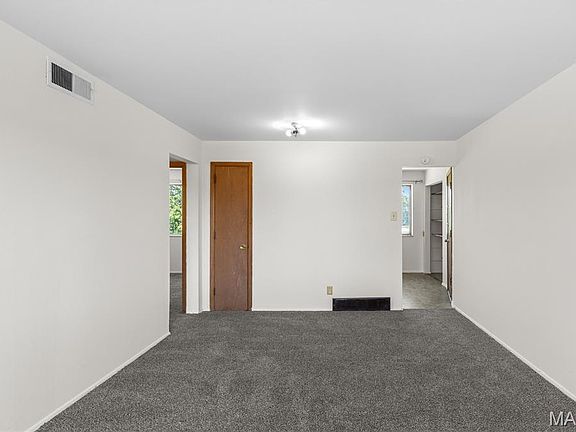 4th image of 761 Thompson Dr