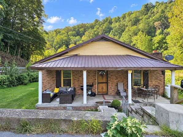 6324 Coal City Rd, Rhodell, WV 25915