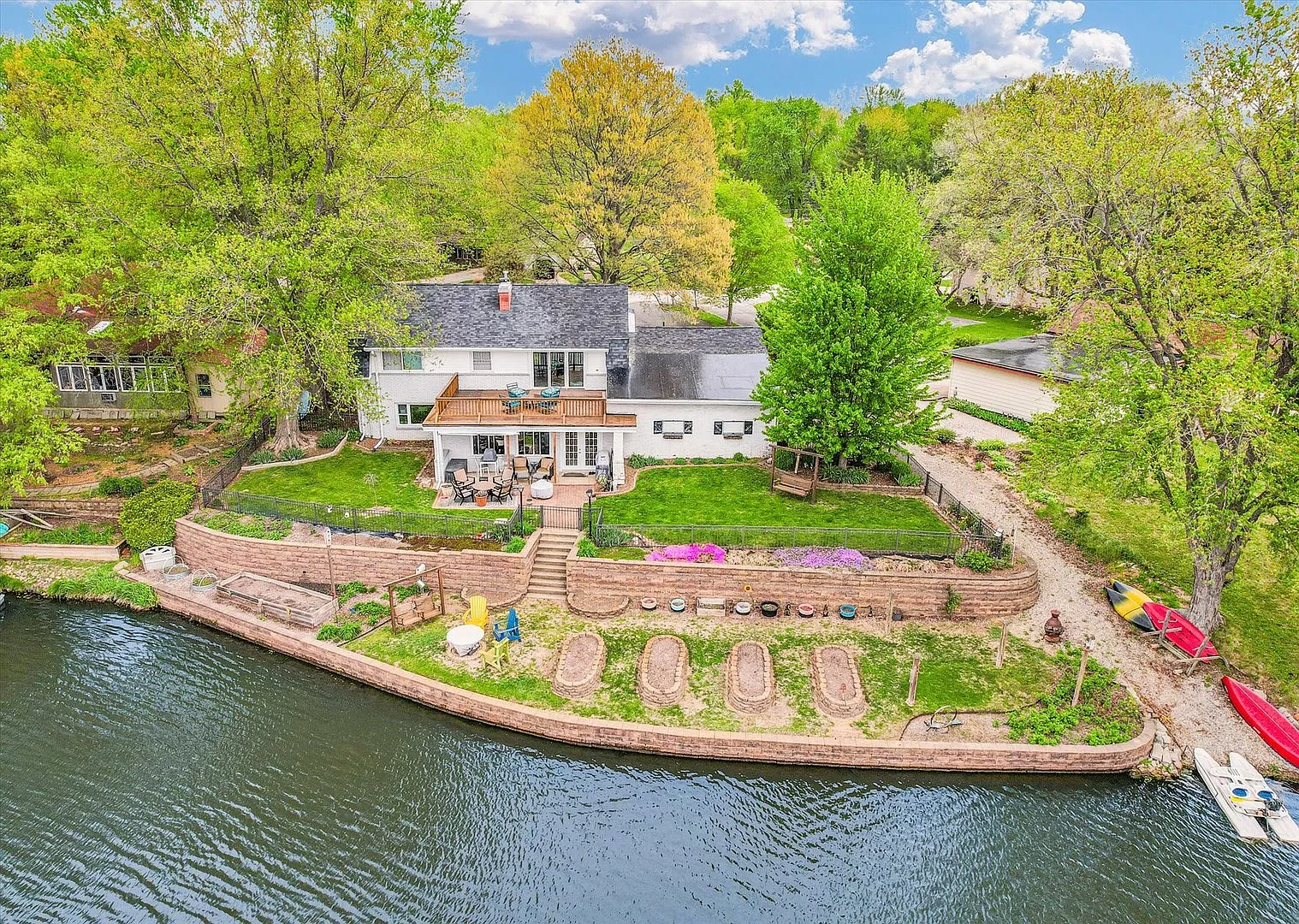 1607 Point Dr photo 1