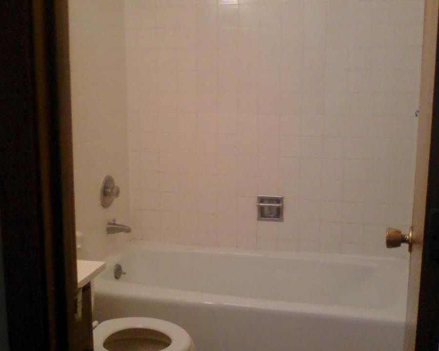 2nd image of 1026 Eisenhower Cir APT 2