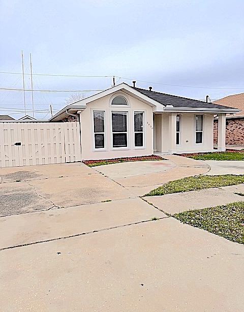 1st image of 3808 Charles Dr