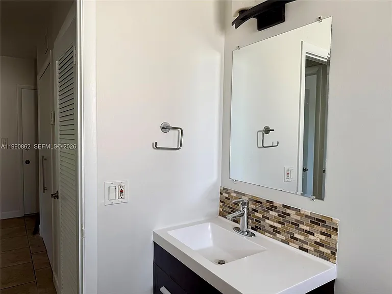 1824 Monroe St #11 — Photo 8