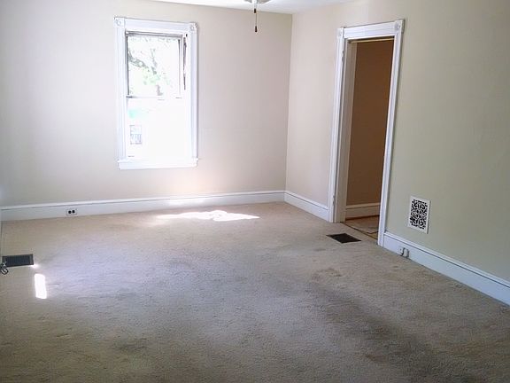 Living room 11x17 Closet