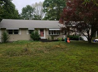 31 Pond House Rd, North Smithfield, RI 02896