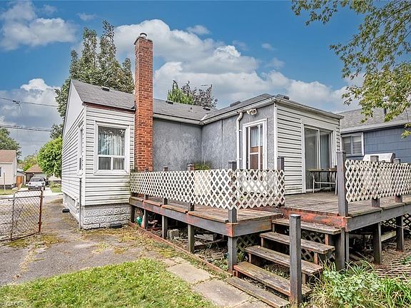 5th image of 129 Selkirk Ave