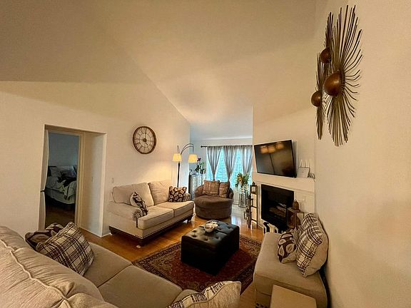 5th image of 5525 Canoga Ave APT 323