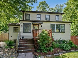 7 Oriole Rd, Oak Ridge, NJ 07438