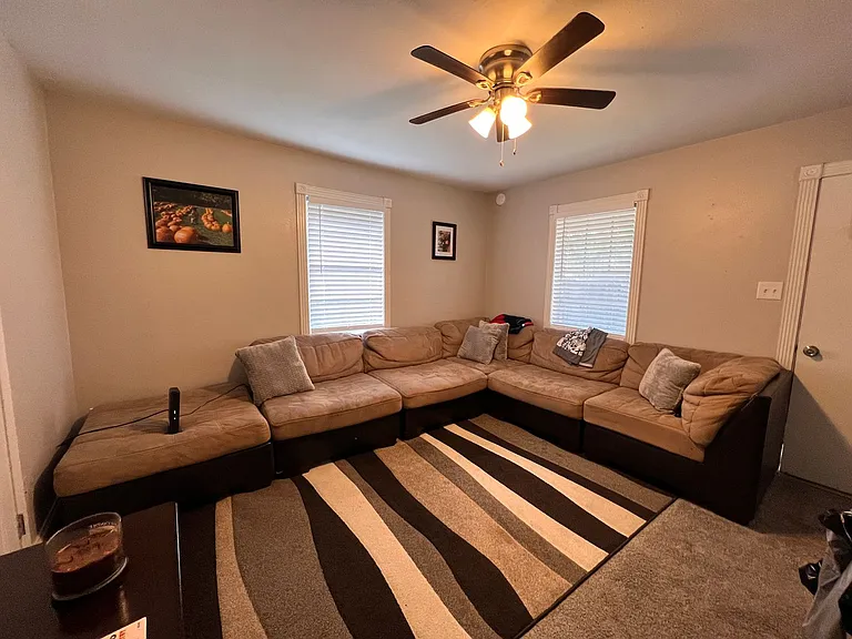 702 Cindy Ln — Photo 2