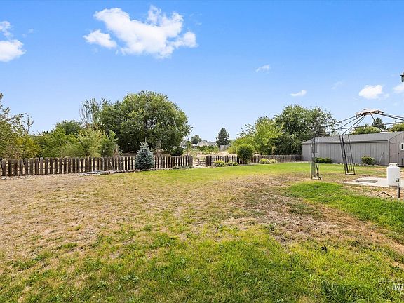 3rd image of 16842 Live Oak Pl