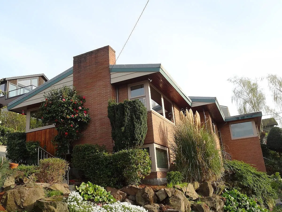 2522 Minor Ave E — Photo 4