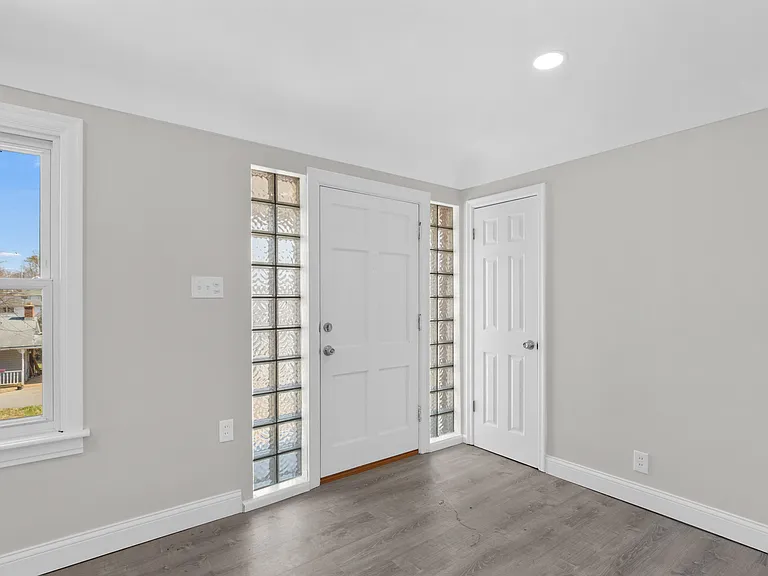 223 N Dellwood Ave — Photo 11