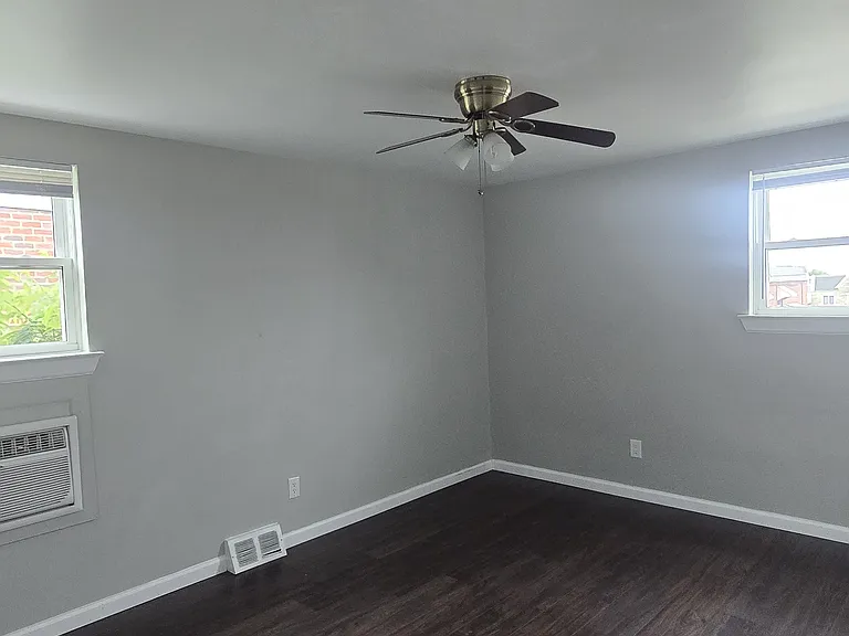 2326 Benson St #2 — Photo 13