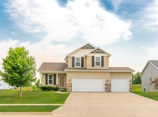 3015 Timber Cove Dr, Cedar Falls, IA 50613