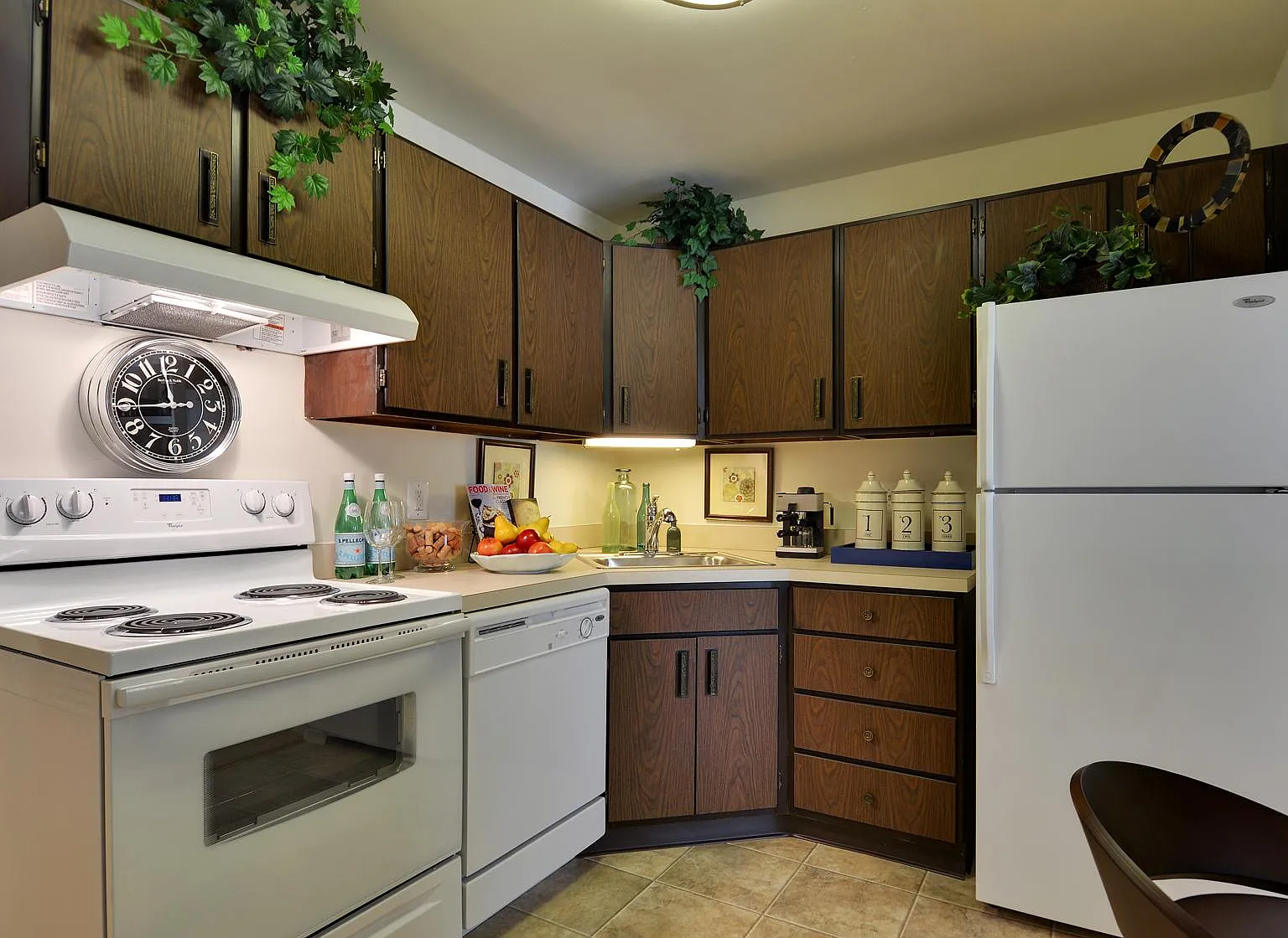 Hickory Hills Condominiums — Photo 3