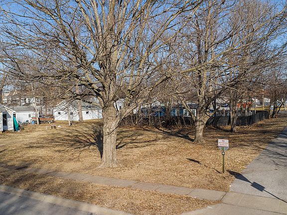 3rd image of 219 S 11th St