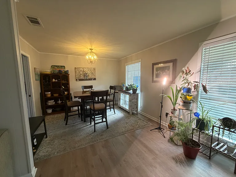 842 Newland St — Photo 4