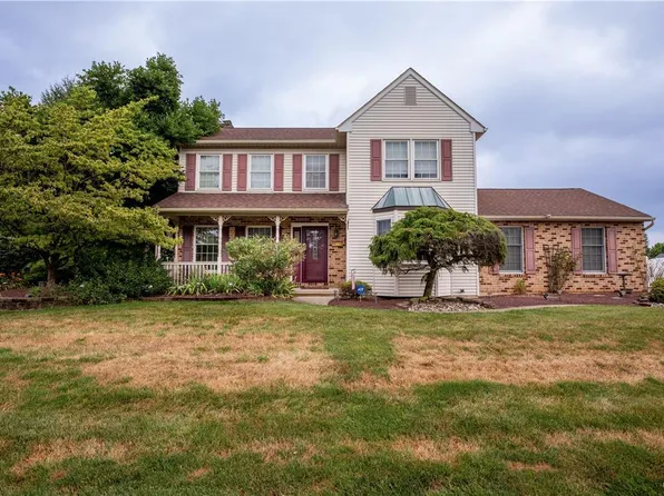 5195 Long Dr, Bethlehem, PA 18020