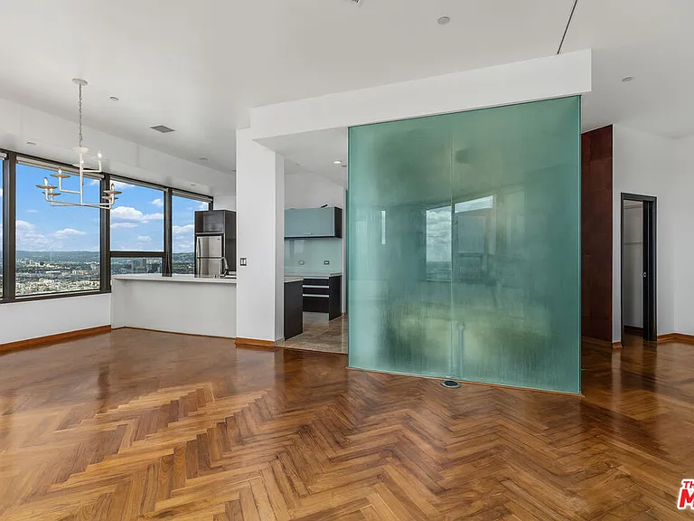1100 Wilshire Blvd #2911 — Photo 11