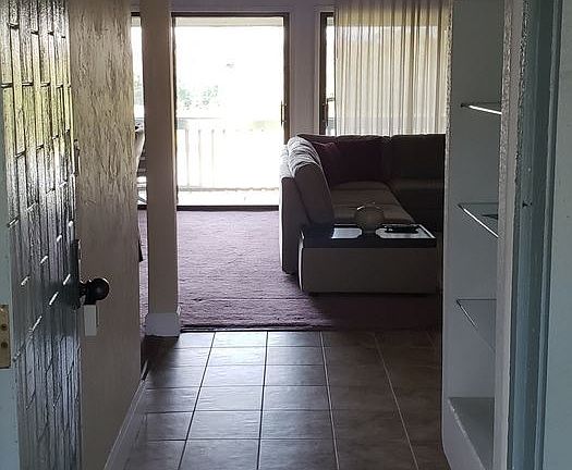 5th image of 3098 Camelot Dr