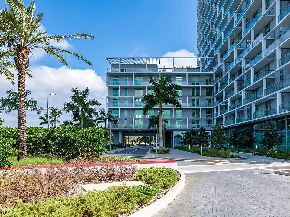 2000 Metropica Way #2509