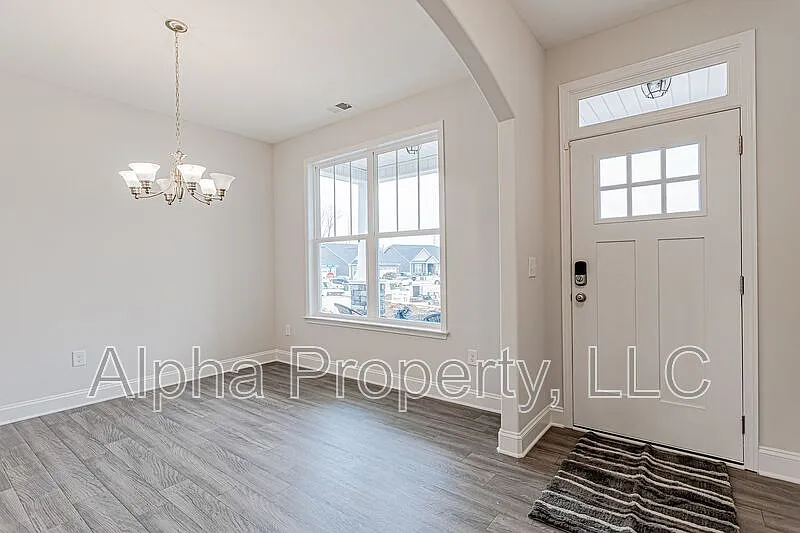4 bed, 3.0 bath, 2056 sqft, $2,295 — Photo 4