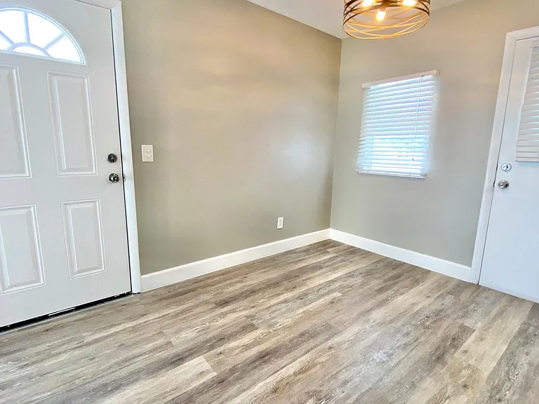 782 Hillview Dr — Photo 11