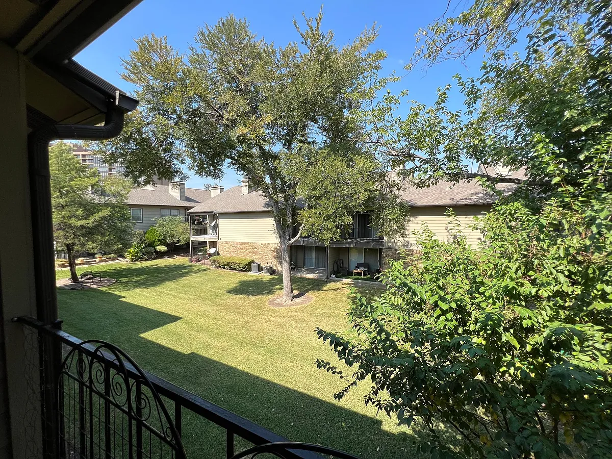 Building Photo - 5300 Keller Springs Rd #2043