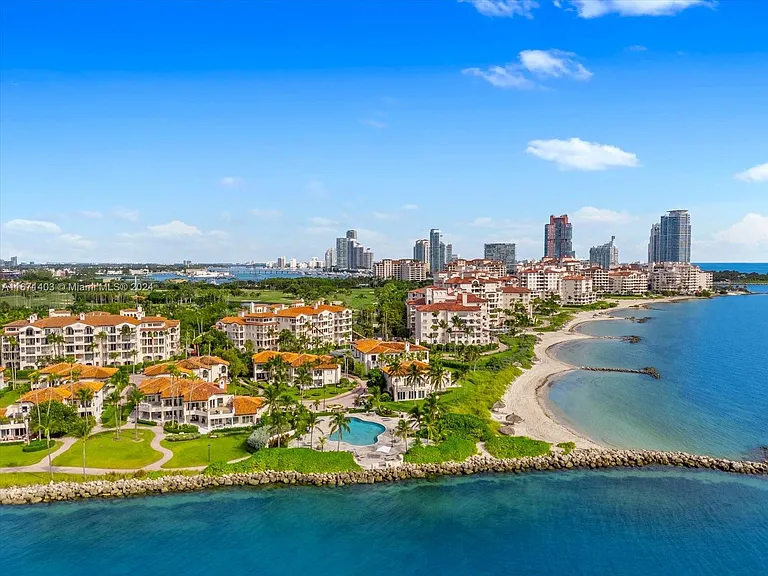 15713 Fisher Island Dr #15713 — Photo 32