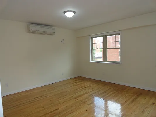 Rented by Halvatzis Realty | media 9