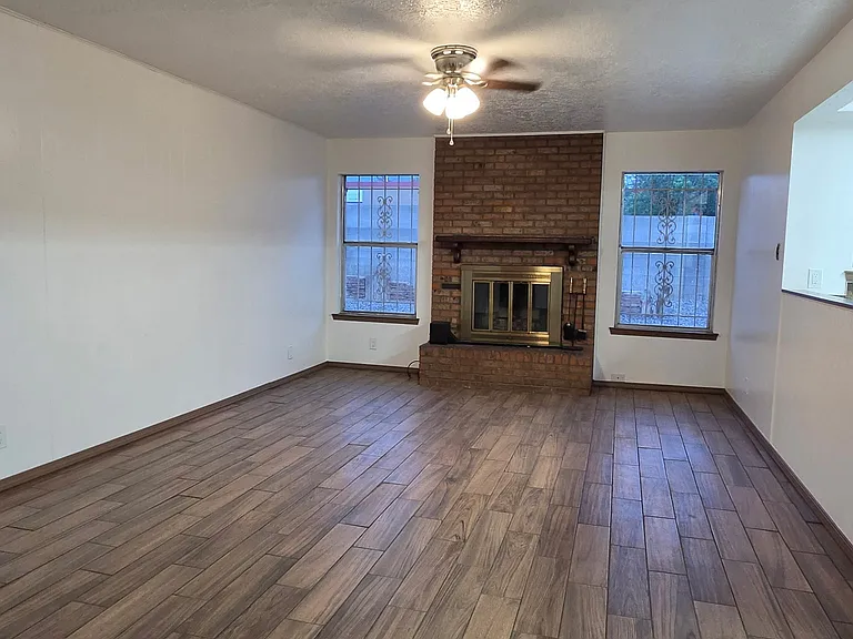 9812 Lona Ln NE — Photo 5