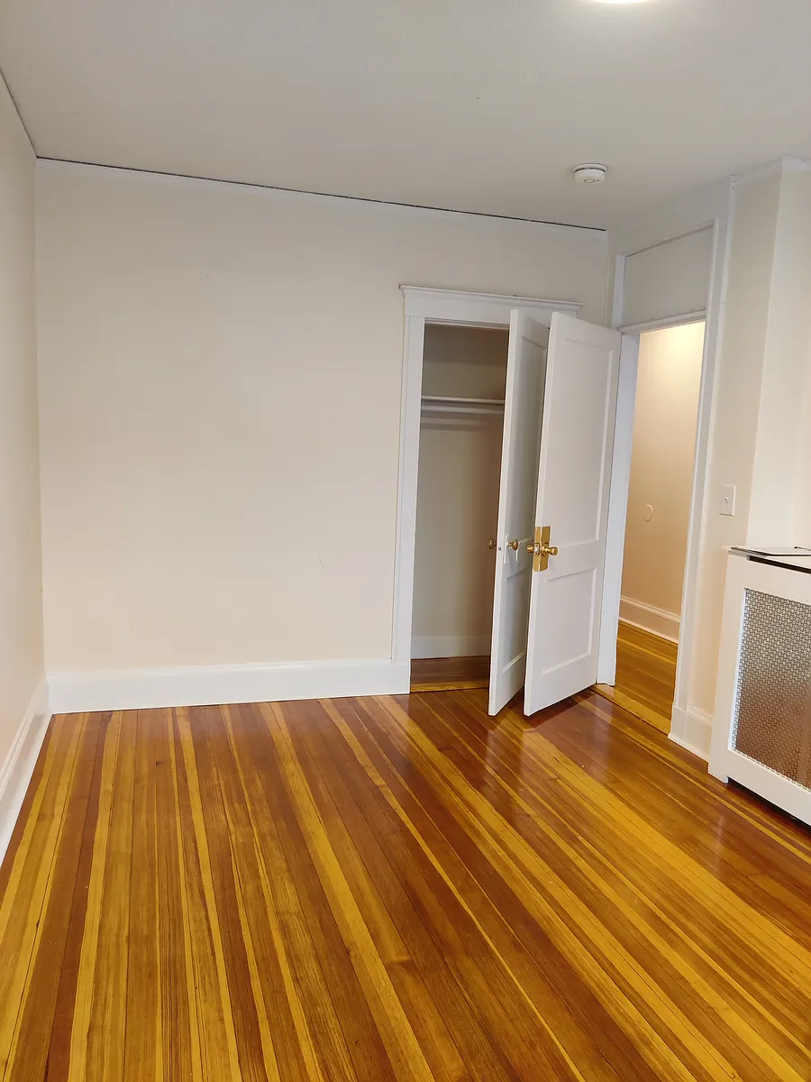 Building Photo - 6 Barrows St #2
