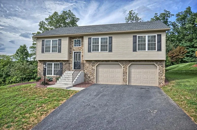 15 Scarlet Oak Dr