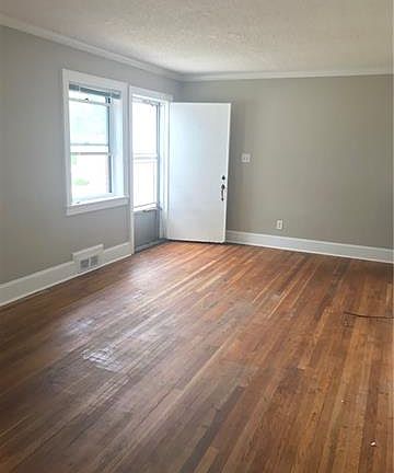 3rd image of 410 N Center St