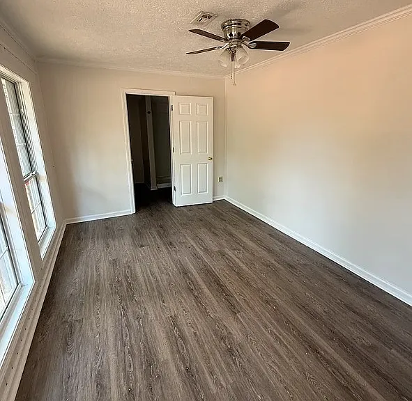 53 Park Ln — Photo 5
