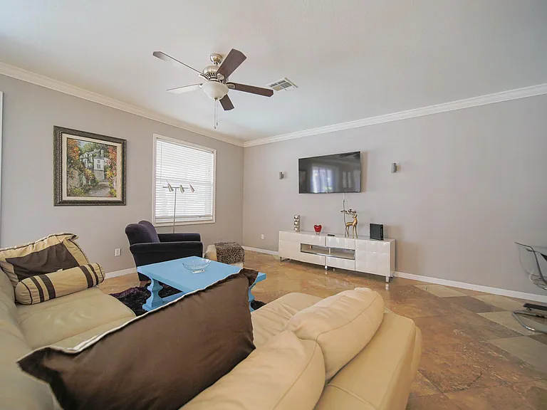 8659 Pegasus Dr — Photo 6