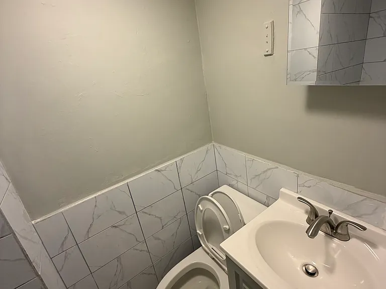 1333 Elbridge St #1 — Photo 11