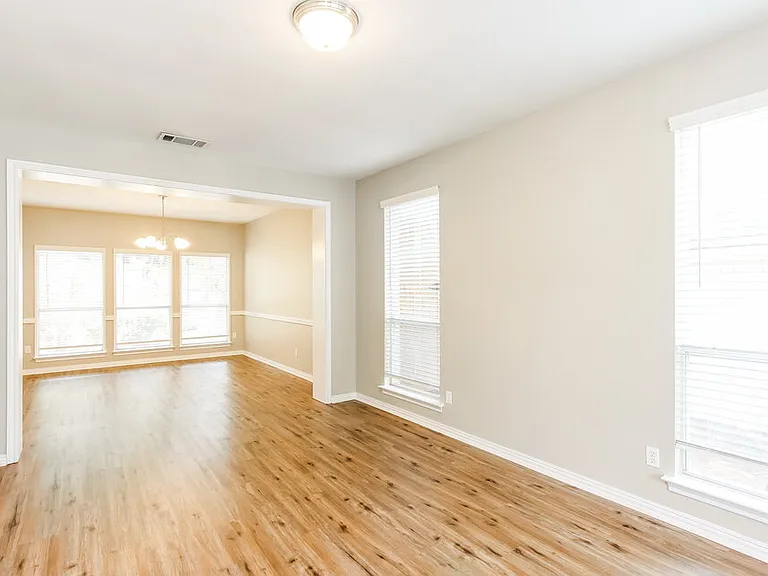 1804 Sandalwood Ln — Photo 9