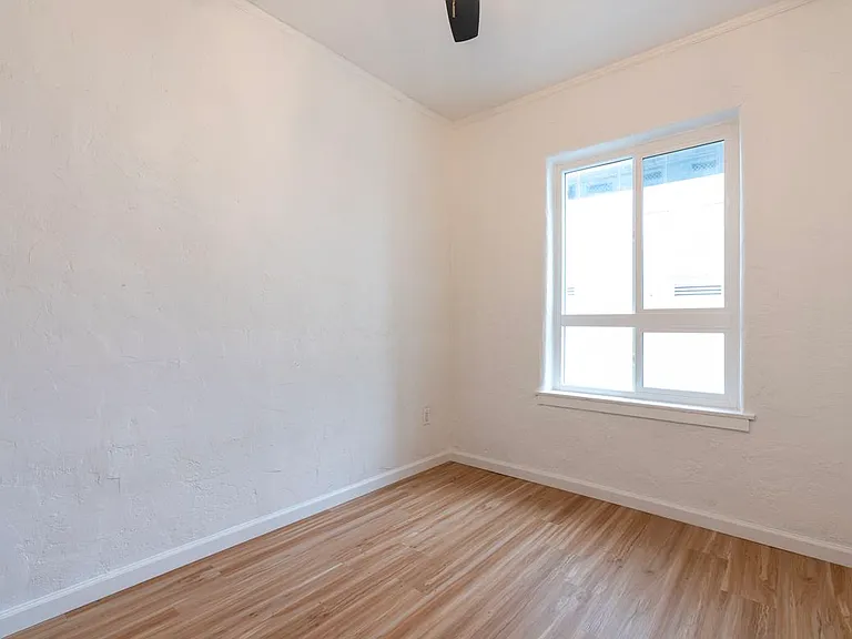 1665 N Sycamore Ave — Photo 28