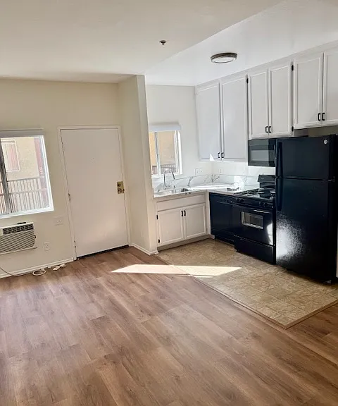5650 York Blvd. — Photo 5