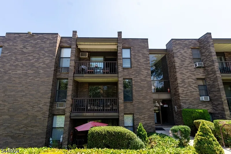 3 bed, 2.0 bath, $3,400 — Photo 1